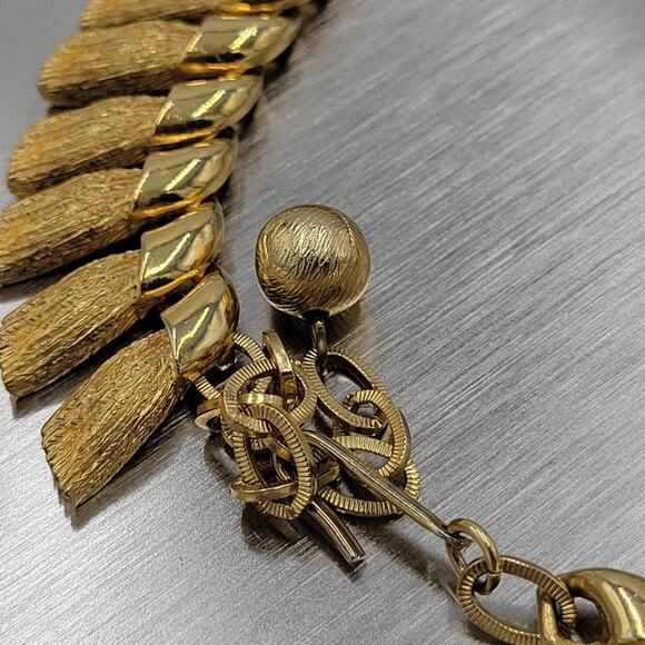 Vtg Cleopatra Choker Necklace 17" Gold Tone Egyptian Chunky Tassel Link Collar - Picture 3 of 12